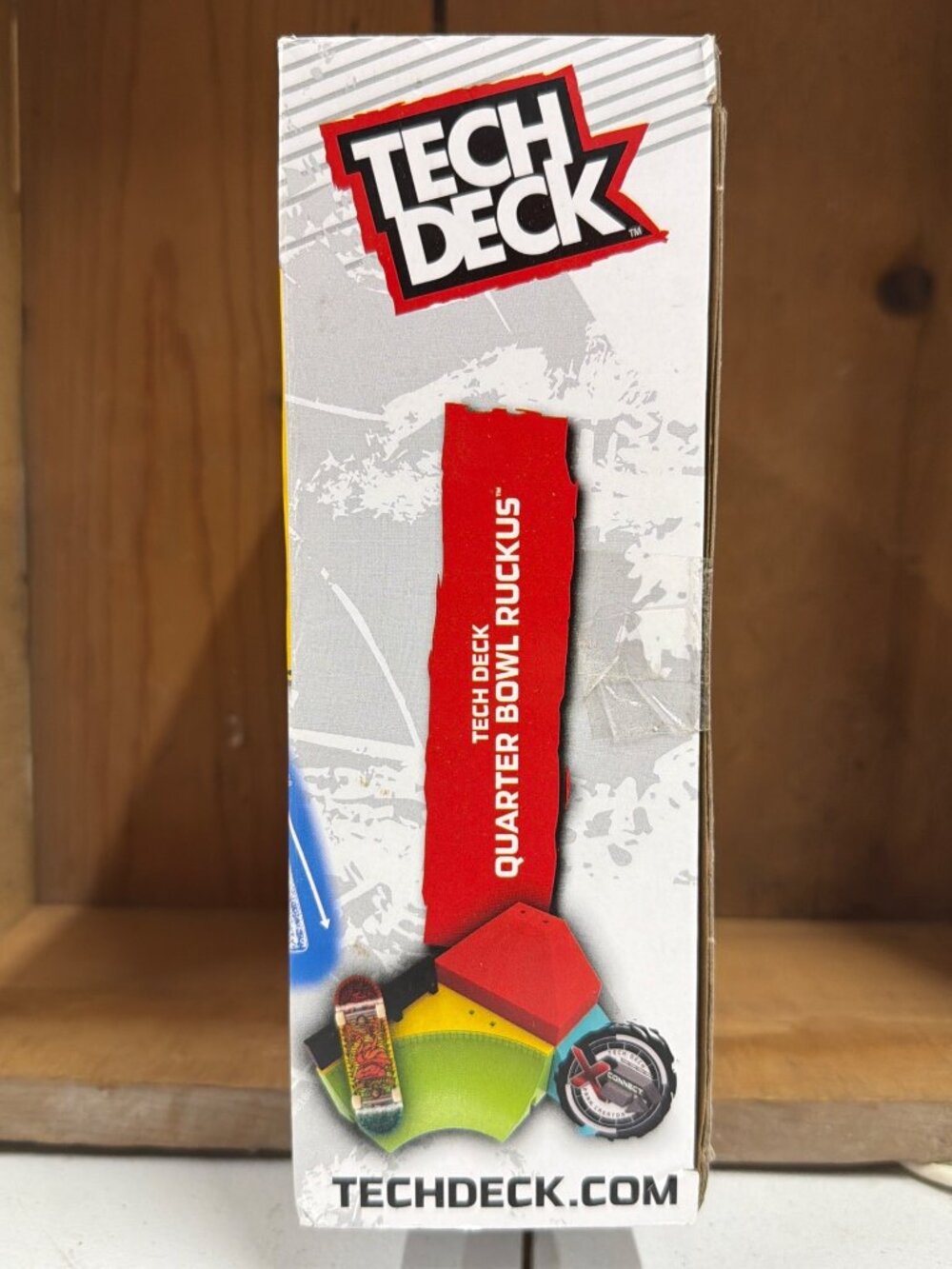 Tech Deck Quarter Bowl Ruckus Fingerboard Skatepark Set With Signature Board - Picture 2 of 12
